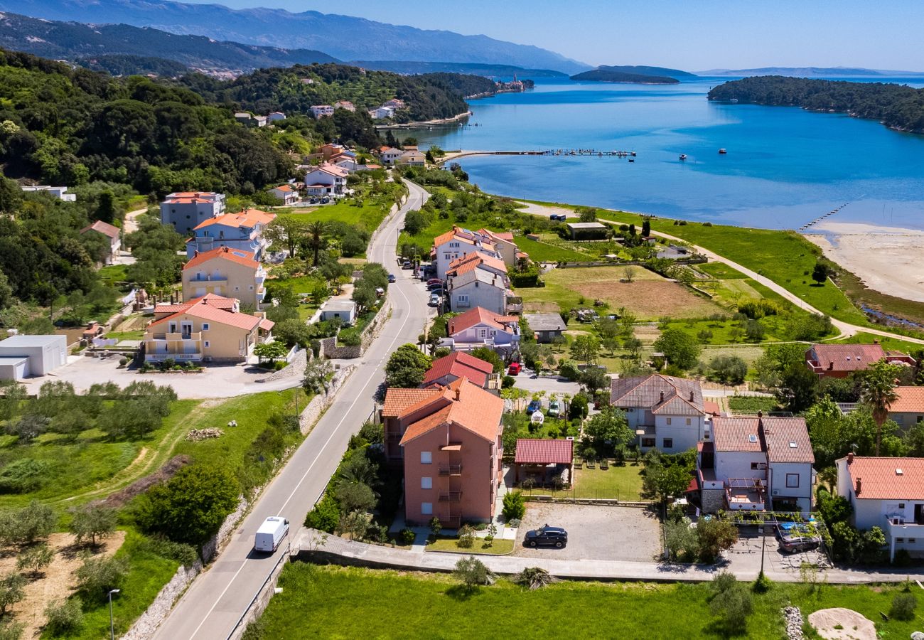 Apartment in Kampor - Seafront Apt for Family Vacation - Neda Ruzmarin