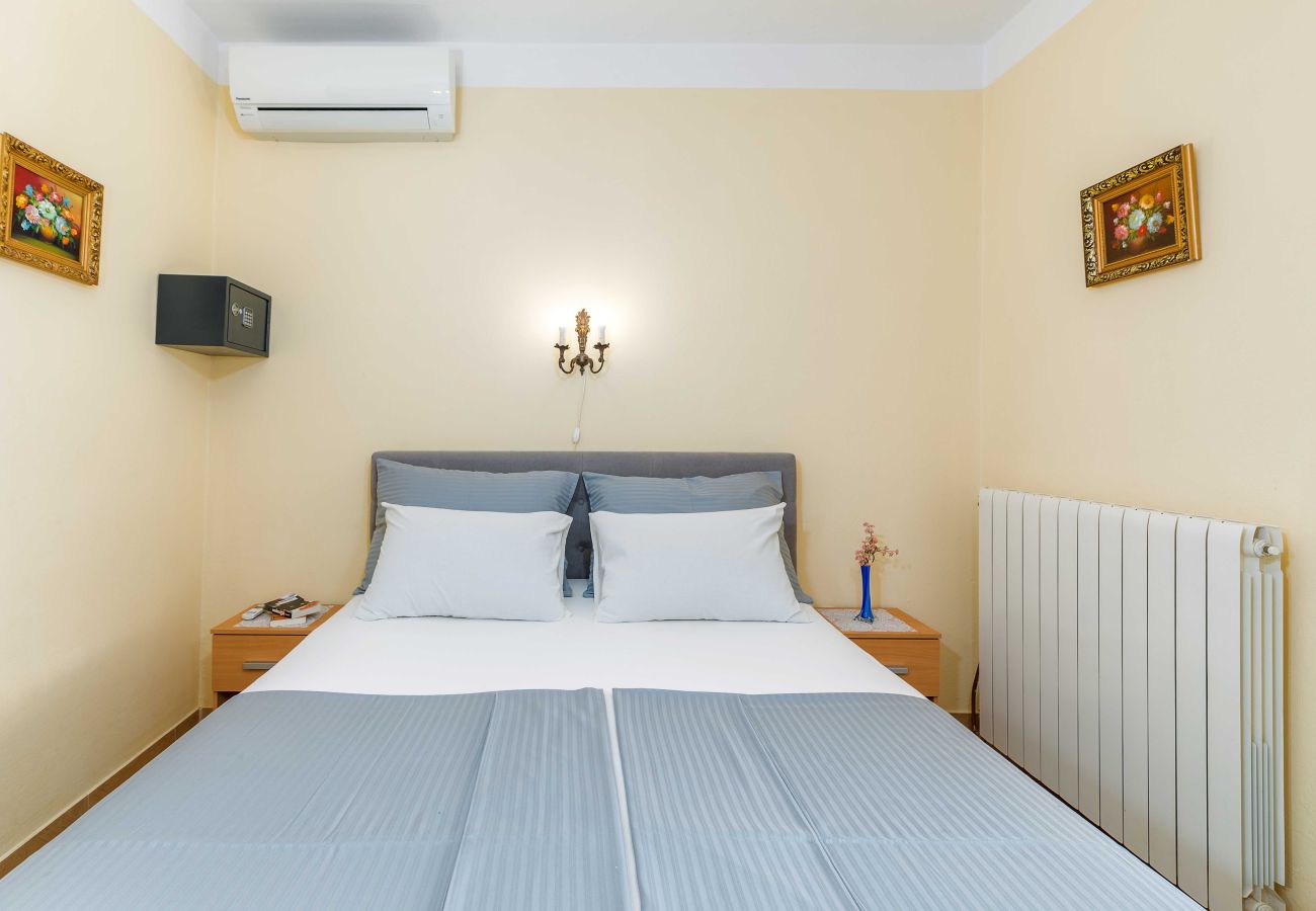 Rent by room in Fažana - Double Room in Fažana - near the Beach