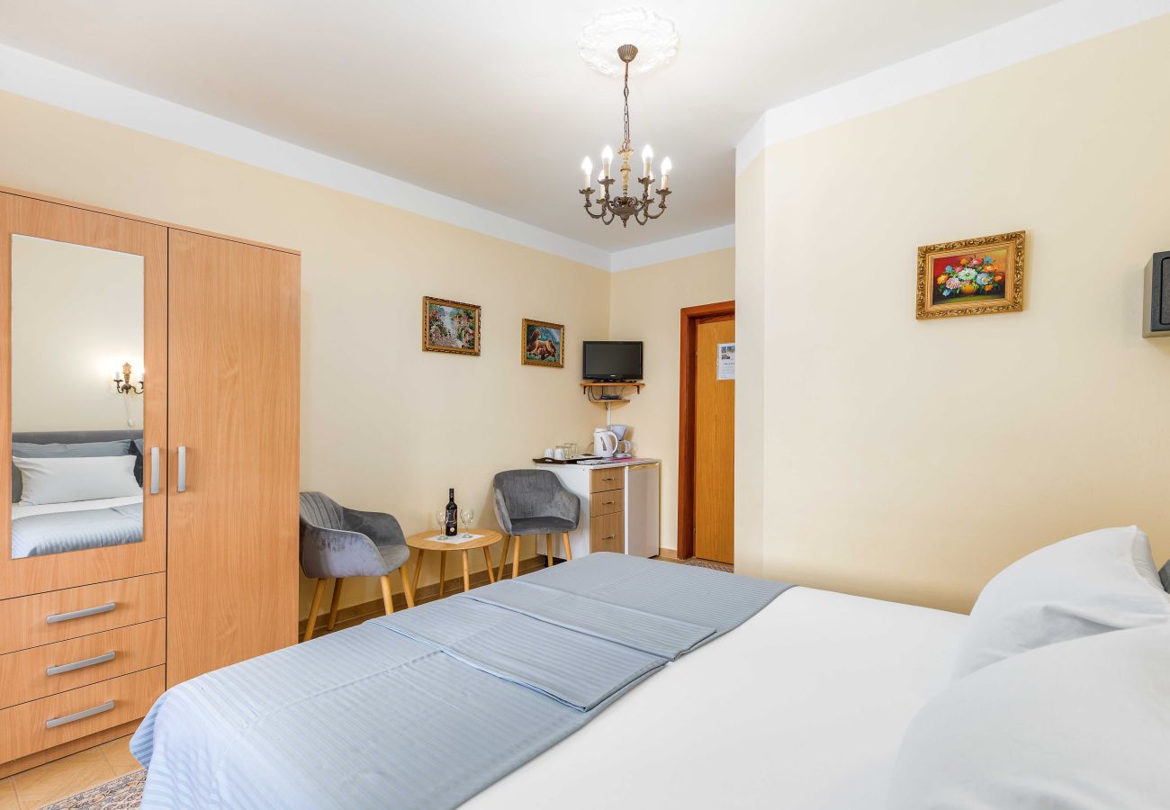 Rent by room in Fažana - Double Room in Fažana - near the Beach