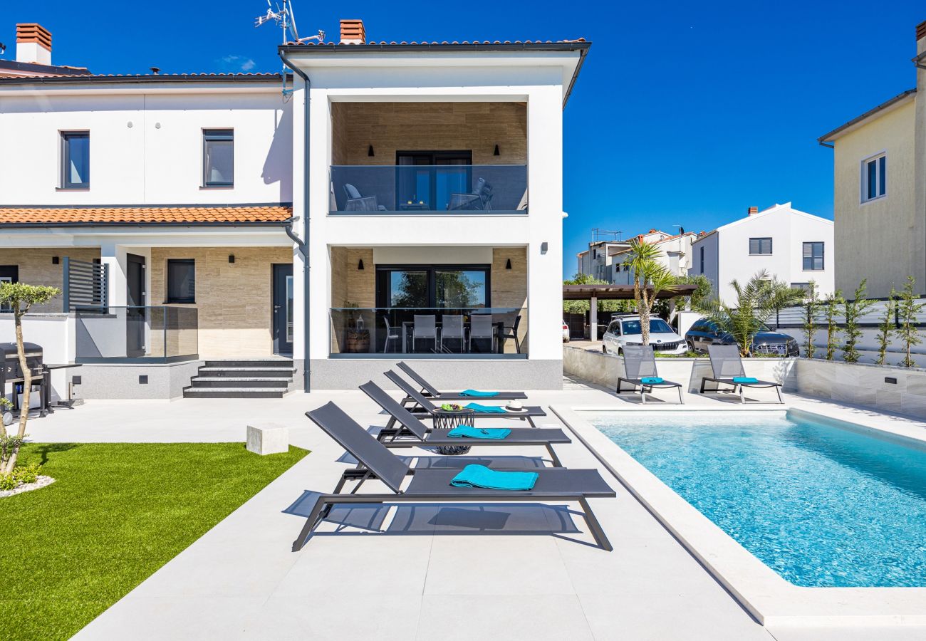 Villa in Štinjan - Villa Polaris - Luxurious Vacation Oasis