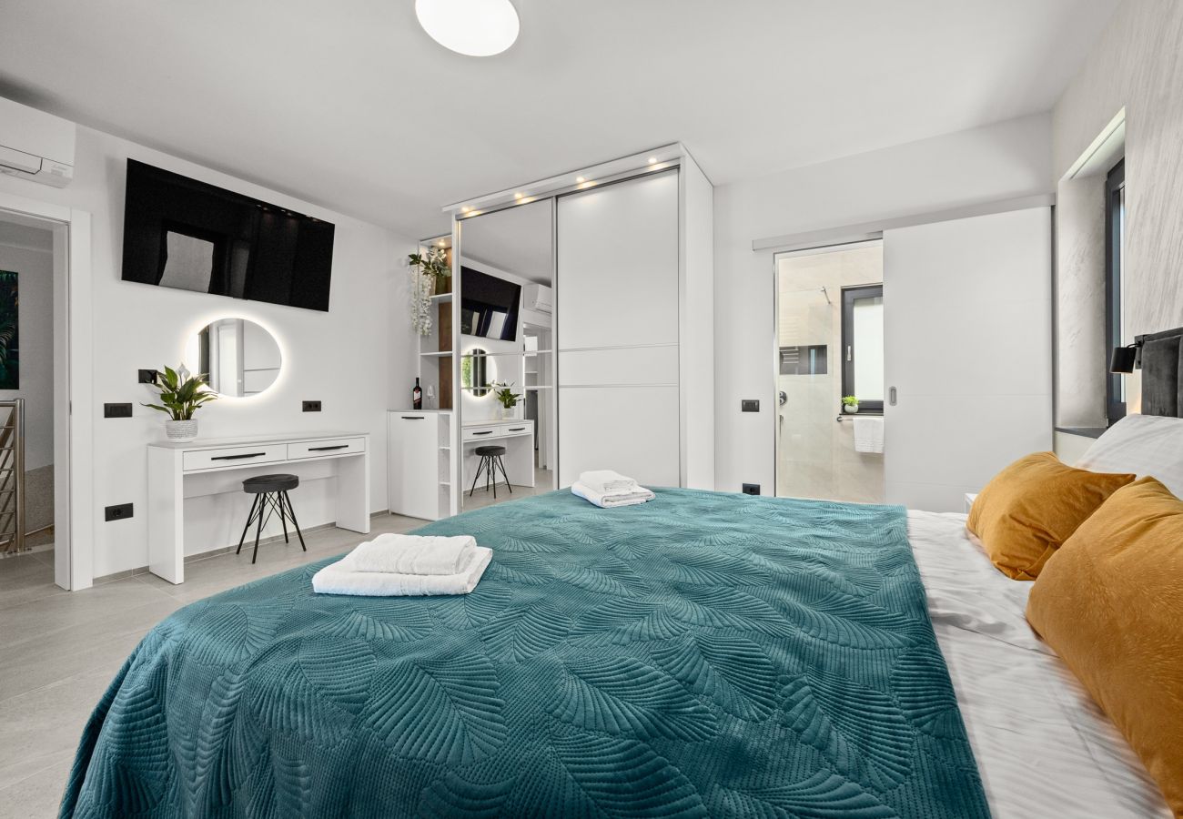 Villa in Štinjan - Villa Polaris - Luxurious Vacation Oasis