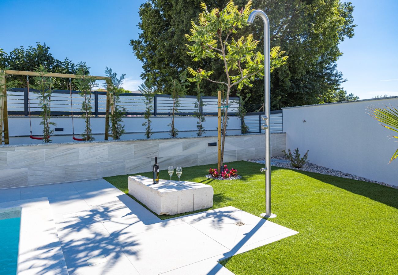 Villa in Štinjan - Villa Polaris - Luxurious Vacation Oasis