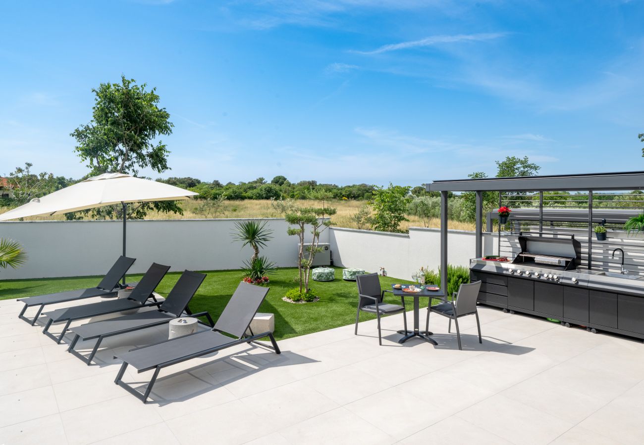 Villa in Štinjan - Villa Polaris - Luxurious Vacation Oasis