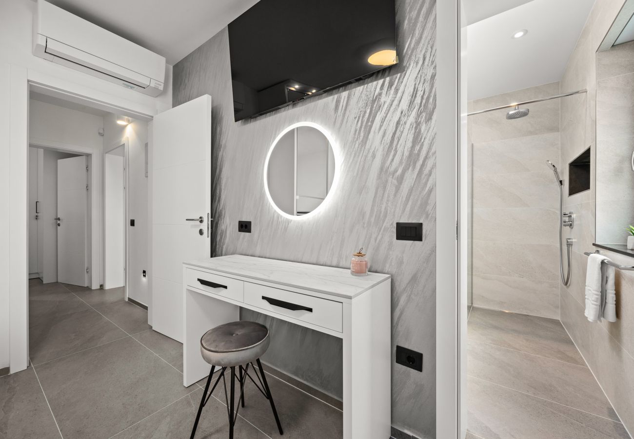 Villa in Štinjan - Villa Antares - Luxurious Vacation Oasis