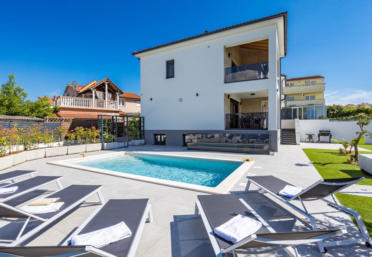 Villa in Štinjan - Villa Antares - Luxurious Vacation Oasis