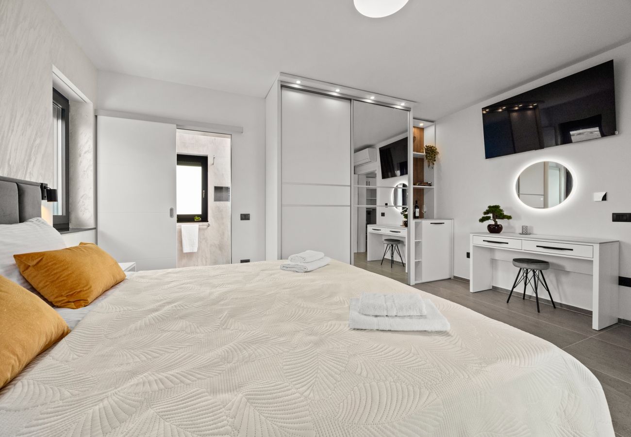 Villa in Štinjan - Villa Antares - Luxurious Vacation Oasis