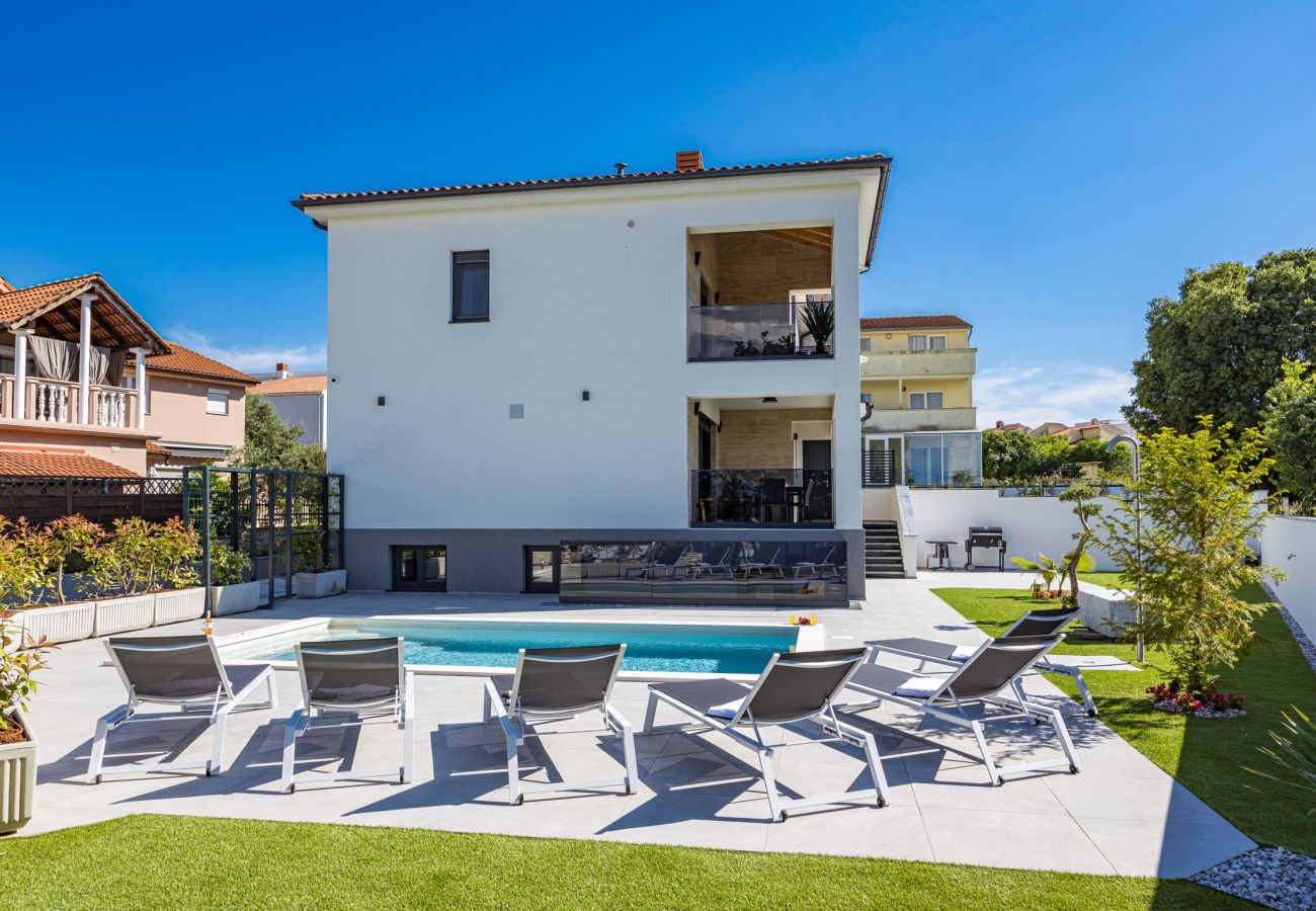 Villa in Štinjan - Villa Antares - Luxurious Vacation Oasis