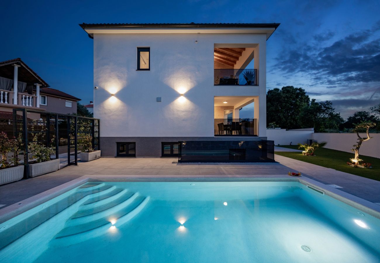 Villa in Štinjan - Villa Antares - Luxurious Vacation Oasis
