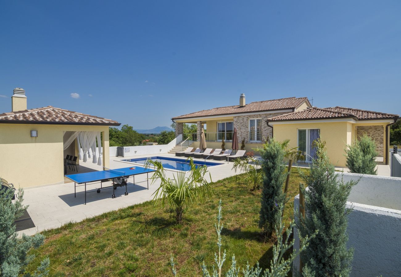 Villa in Kapelica - Gorgeous Villa Lands with Private Pool