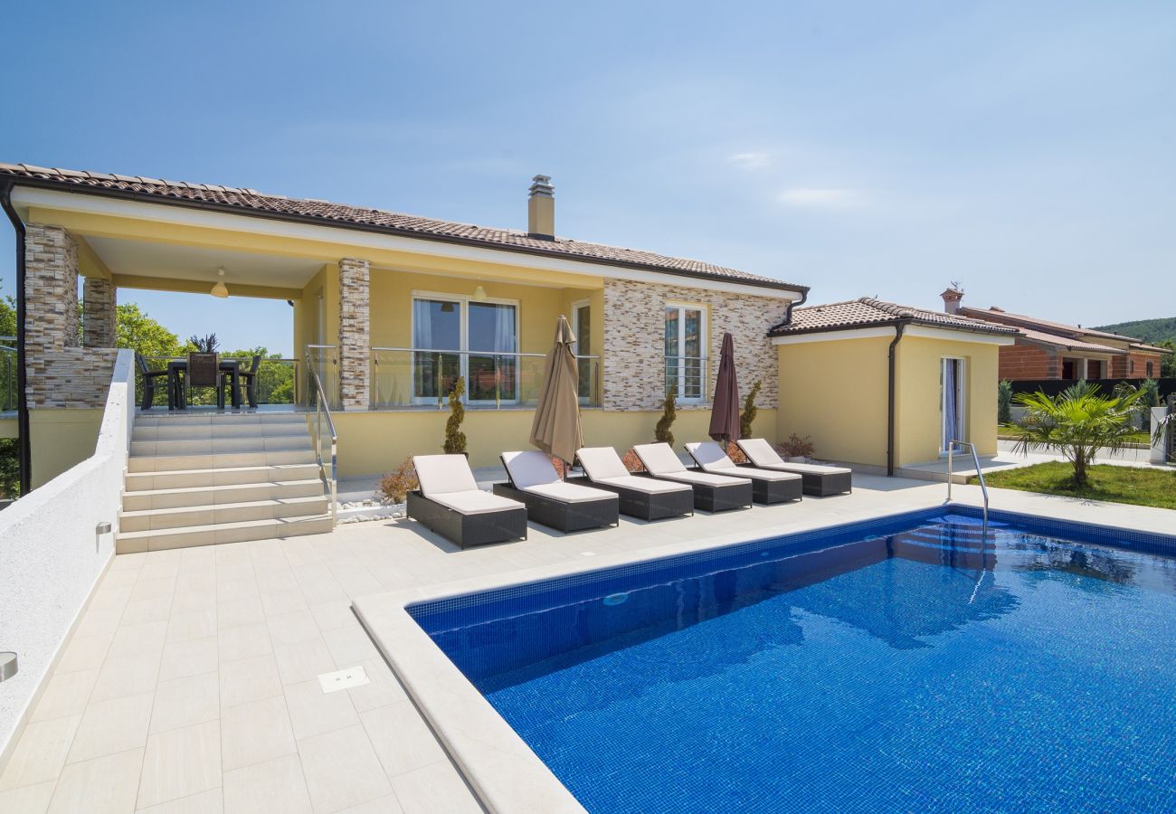 Villa in Kapelica - Gorgeous Villa Lands with Private Pool