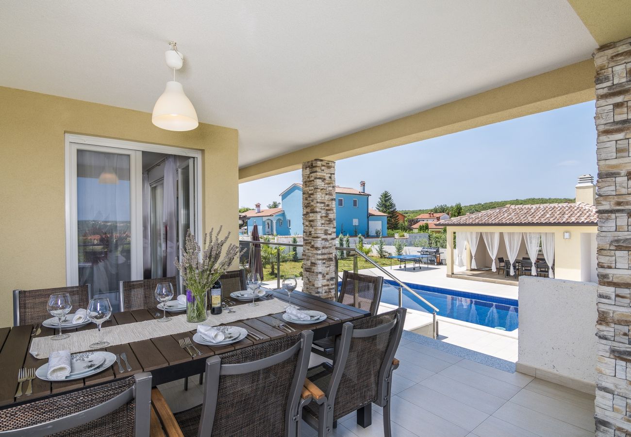 Villa in Kapelica - Gorgeous Villa Lands with Private Pool