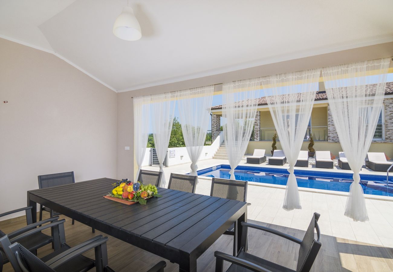 Villa in Kapelica - Gorgeous Villa Lands with Private Pool