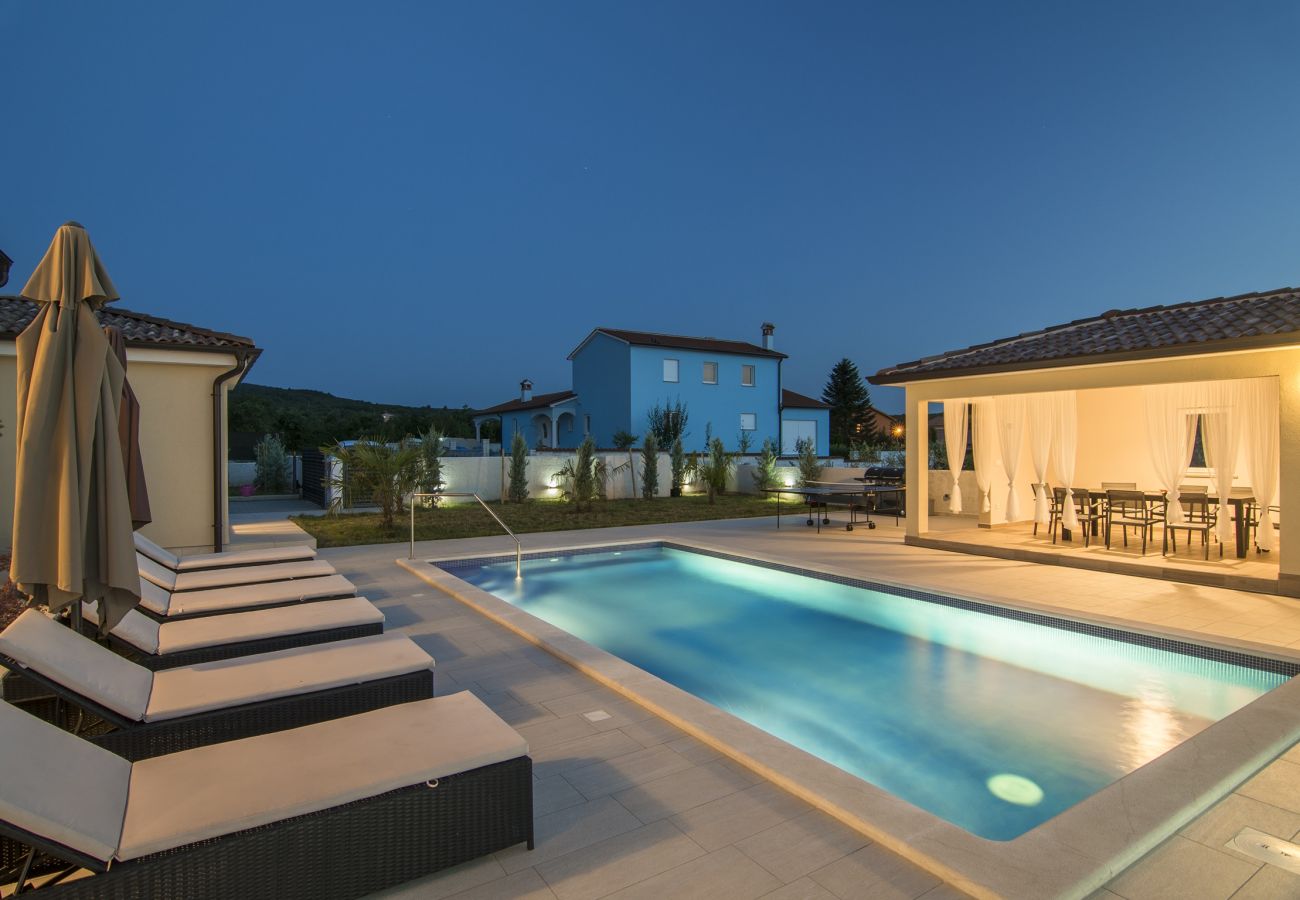 Villa in Kapelica - Gorgeous Villa Lands with Private Pool