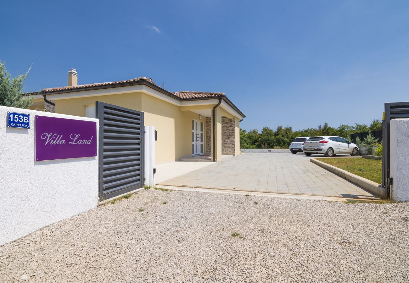 Villa in Kapelica - Gorgeous Villa Lands with Private Pool