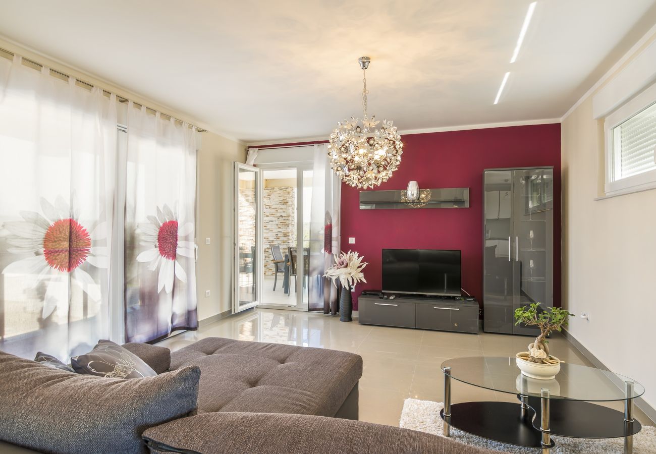 Villa in Kapelica - Gorgeous Villa Lands with Private Pool