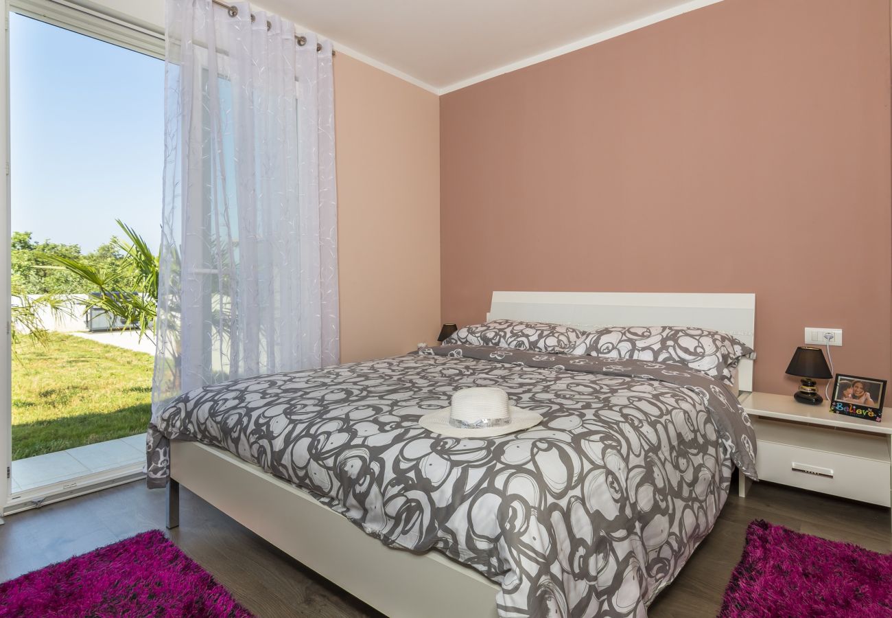 Villa in Kapelica - Gorgeous Villa Lands with Private Pool