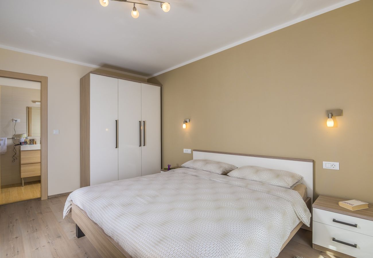 Villa in Kapelica - Gorgeous Villa Lands with Private Pool