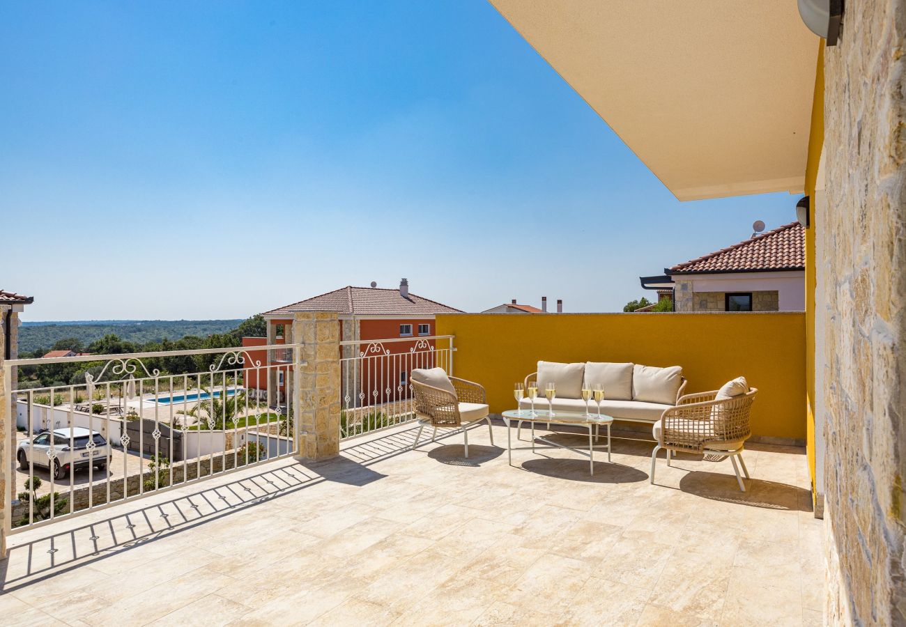 Villa in Krnica - Enchanting Villa East with Pool and Jacuzzi