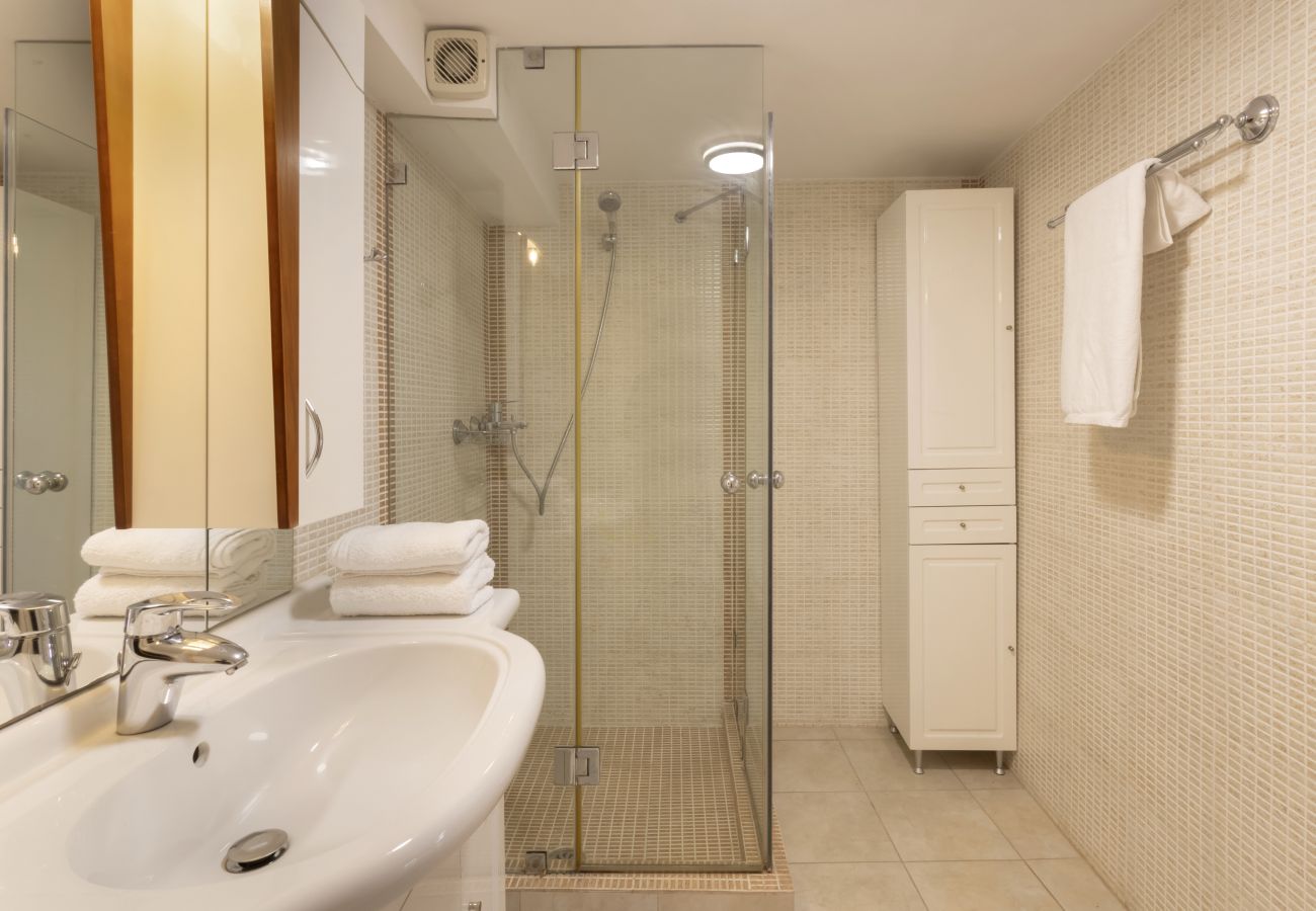 Terraced House in Athens - Spacious 3bdr Townhouse with Monumental View