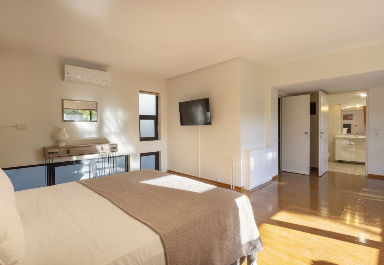 Terraced House in Athens - Spacious 3bdr Townhouse with Monumental View