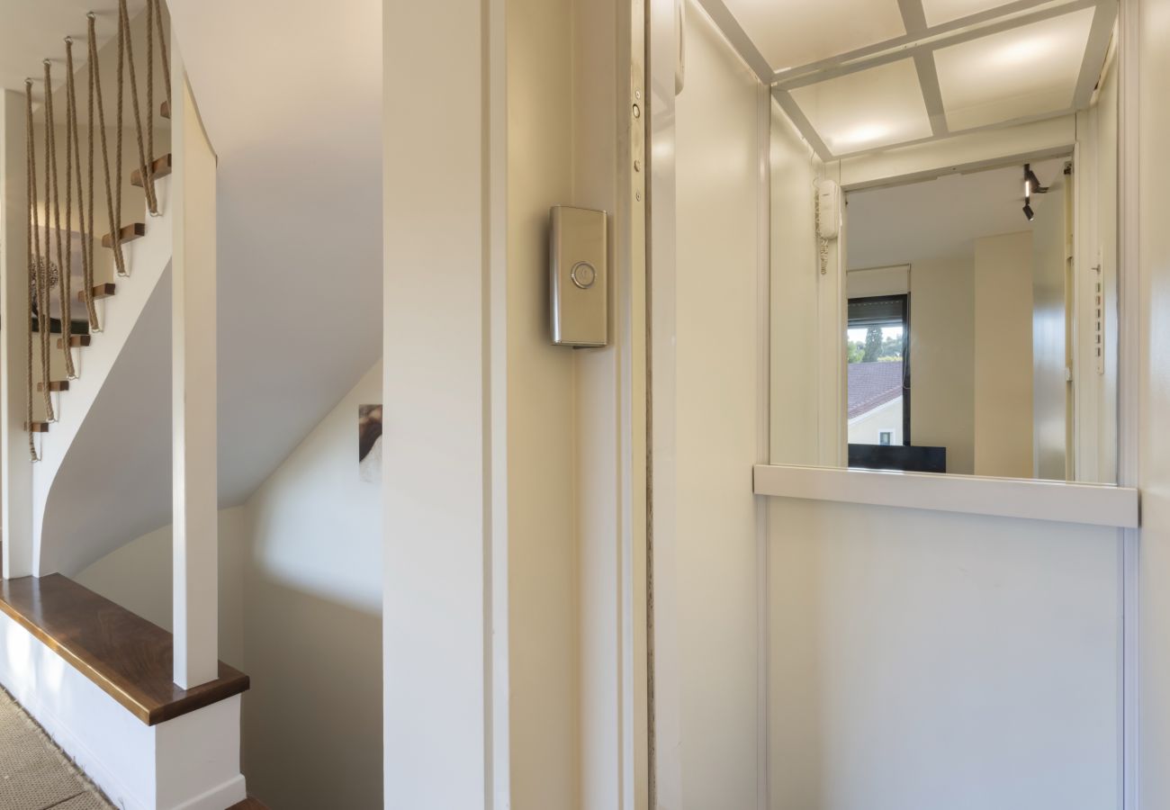 Terraced House in Athens - Spacious 3bdr Townhouse with Monumental View