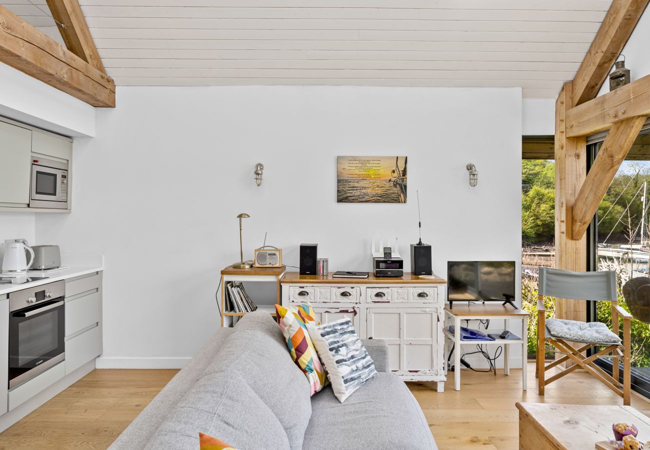 Cottage in Dittisham - Water Edge Boathouse - On the River Dart