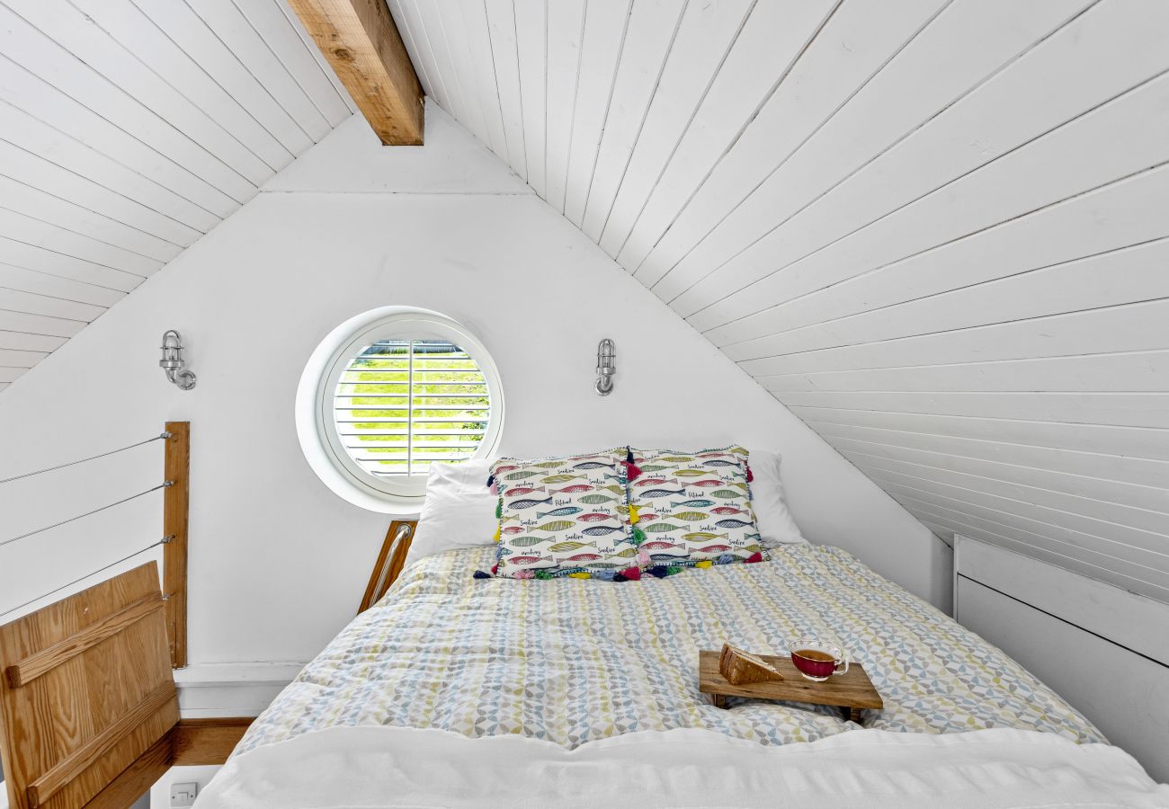 Cottage in Dittisham - Water Edge Boathouse - On the River Dart