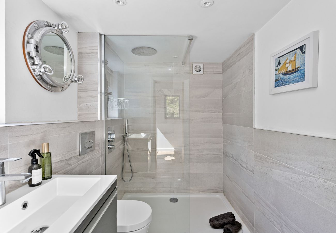 Cottage in Dittisham - Water Edge Boathouse - On the River Dart