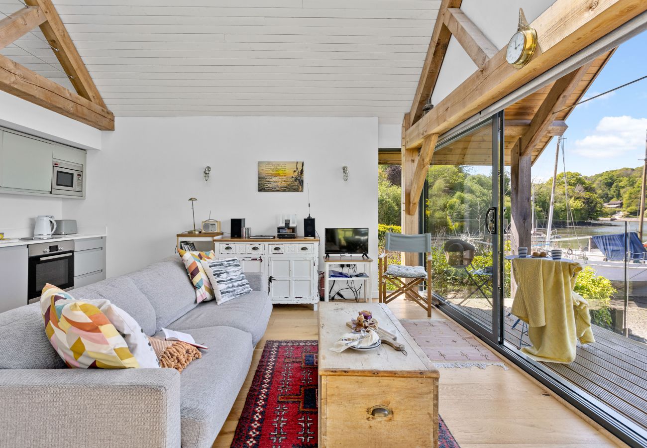 Cottage in Dittisham - Water Edge Boathouse - On the River Dart