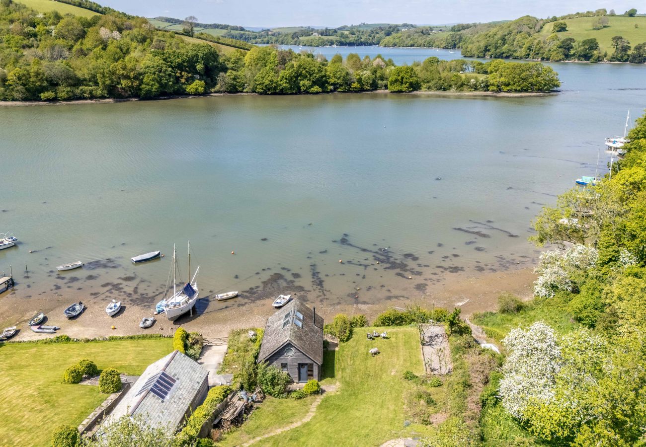 Cottage in Dittisham - Water Edge Boathouse - On the River Dart