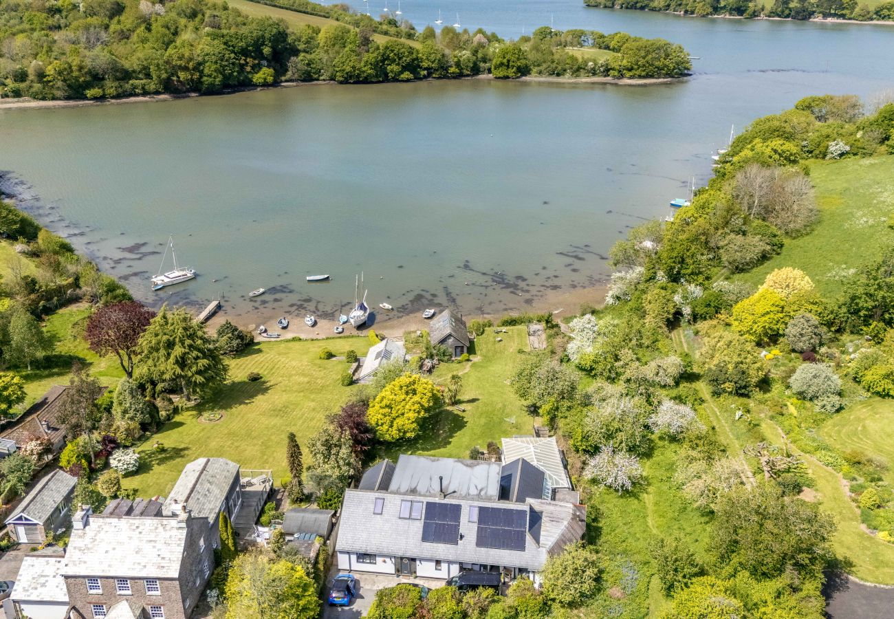 Cottage in Dittisham - Water Edge Boathouse - On the River Dart