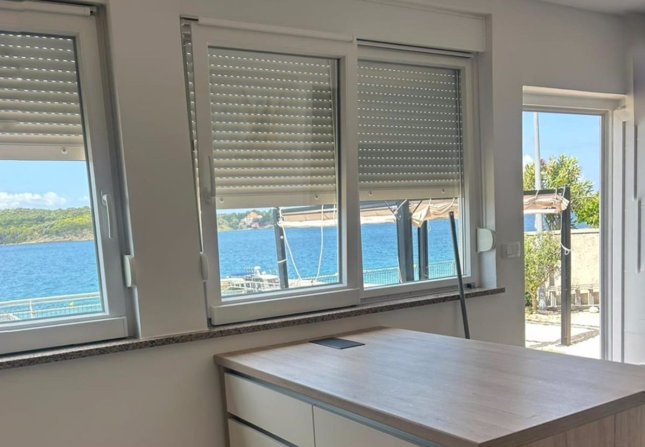 Apartment in Supetarska Draga - Sunset Apartment with Splendid Sea View