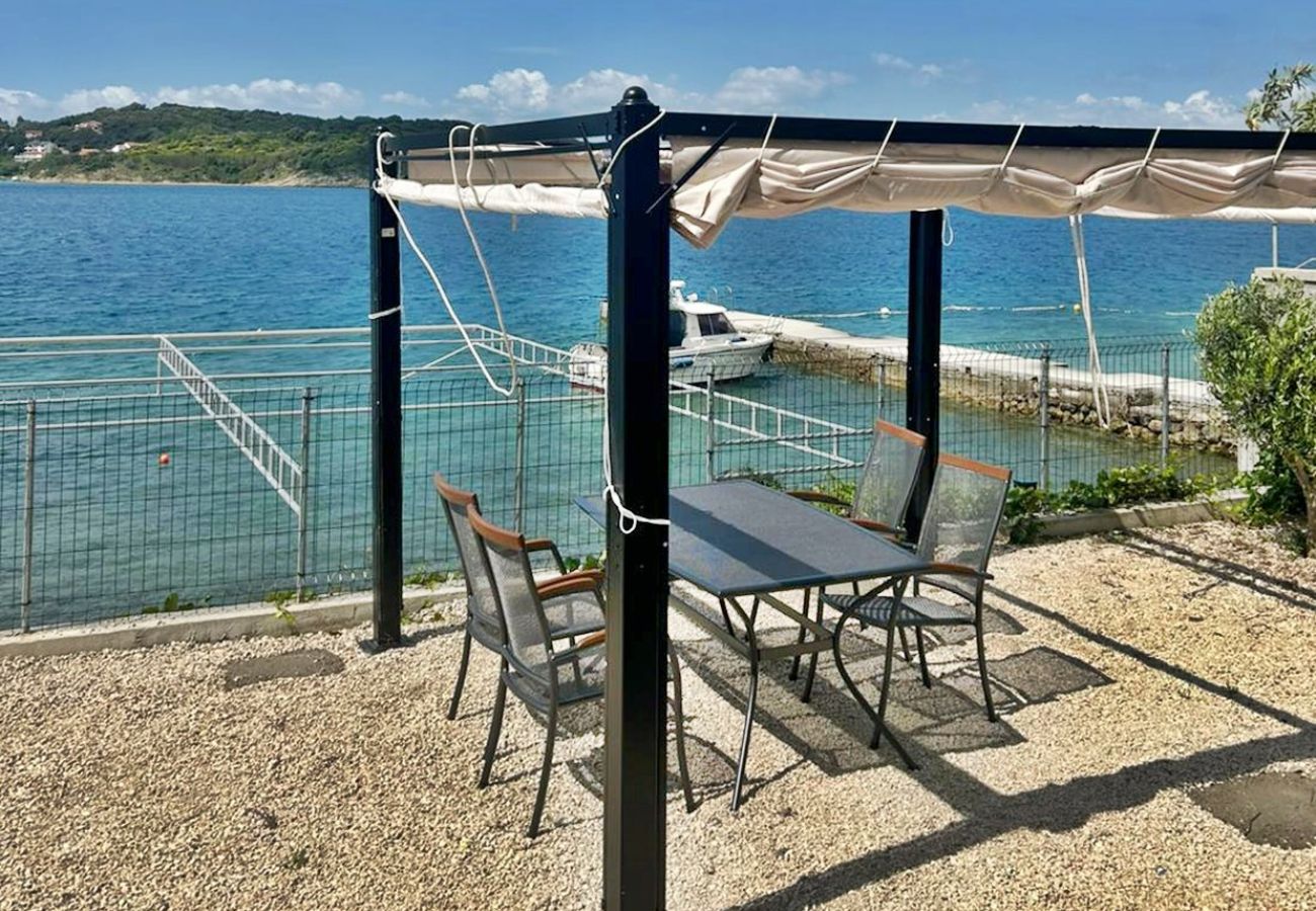 Apartment in Supetarska Draga - Sunset Apartment with Splendid Sea View