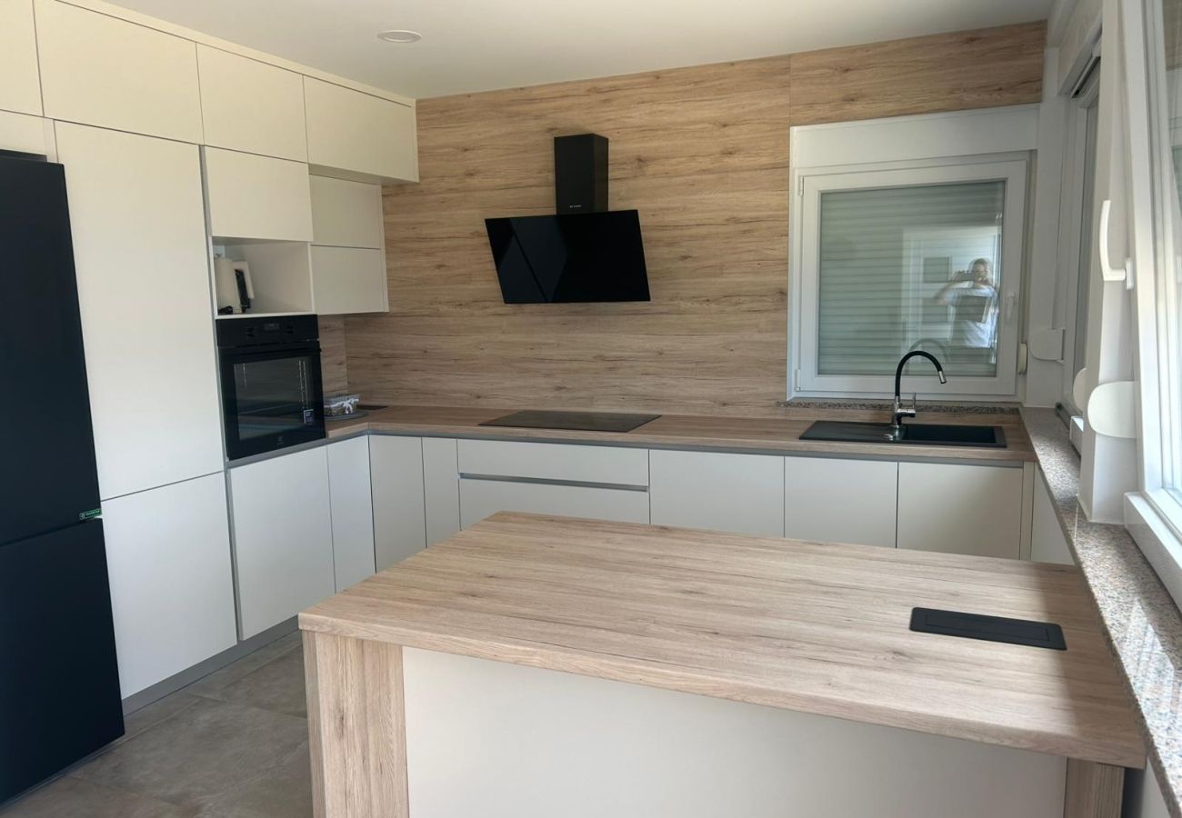 Apartment in Supetarska Draga - Sunset Apartment with Splendid Sea View