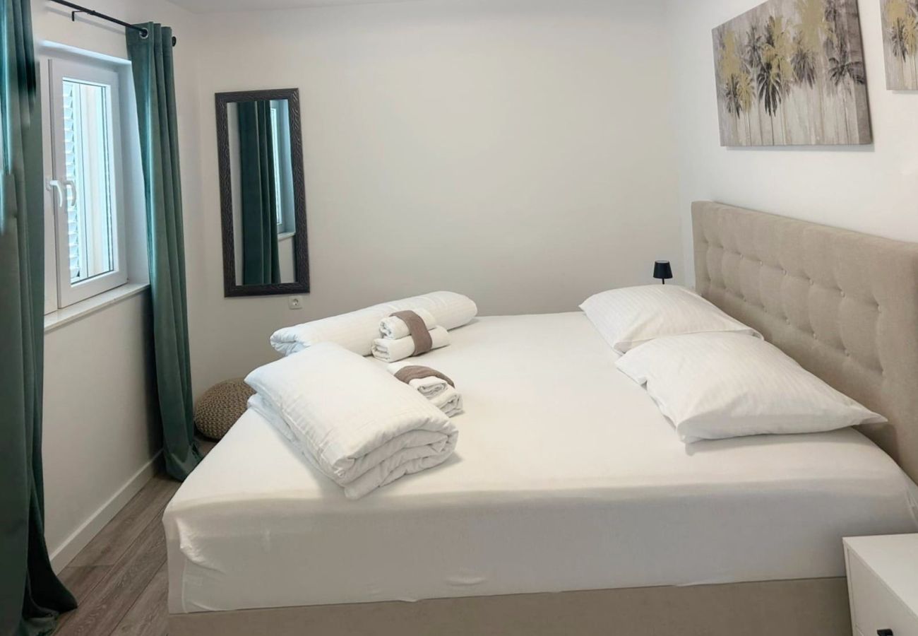 Apartment in Supetarska Draga - Sunset Apartment with Splendid Sea View