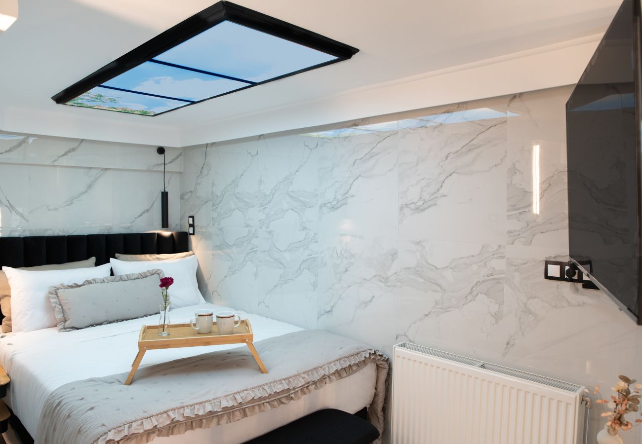 Apartment in Athens - A Rare Gem Near Acropolis in Koukaki