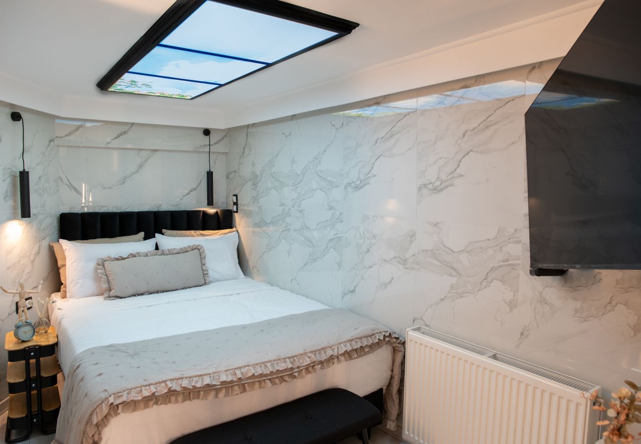 Apartment in Athens - A Rare Gem Near Acropolis in Koukaki