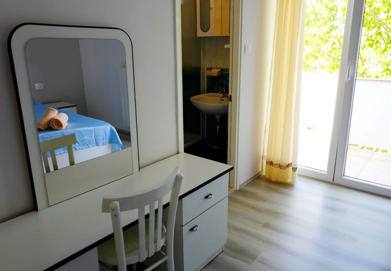 Apartment in Kampor - Family Friendly Apartment Mare  Close to the Sea