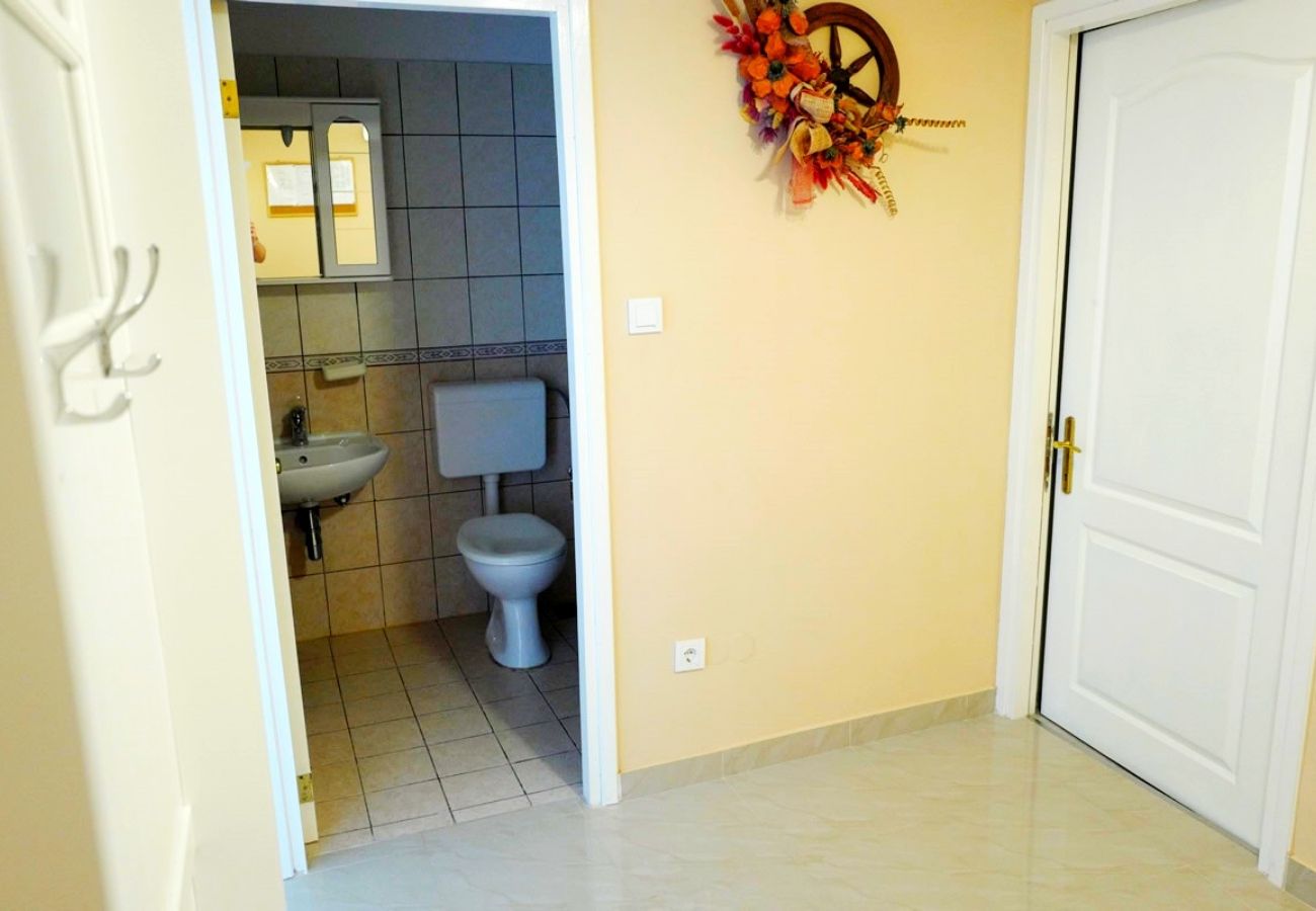 Apartment in Kampor - Family Friendly Apartment Mare  Close to the Sea