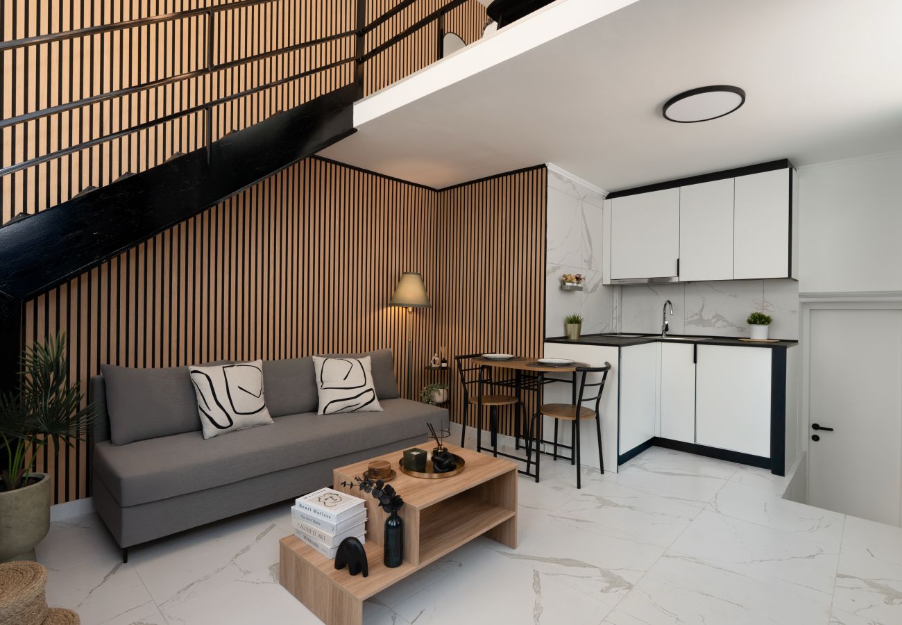 Apartment in Athens - Stylish Koukaki Ground Escape