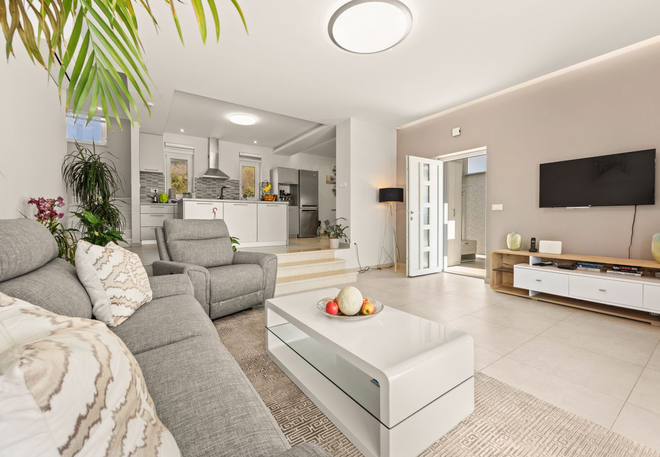 Villa in Diminići - Modern Villa Novek with Pool and Sea View