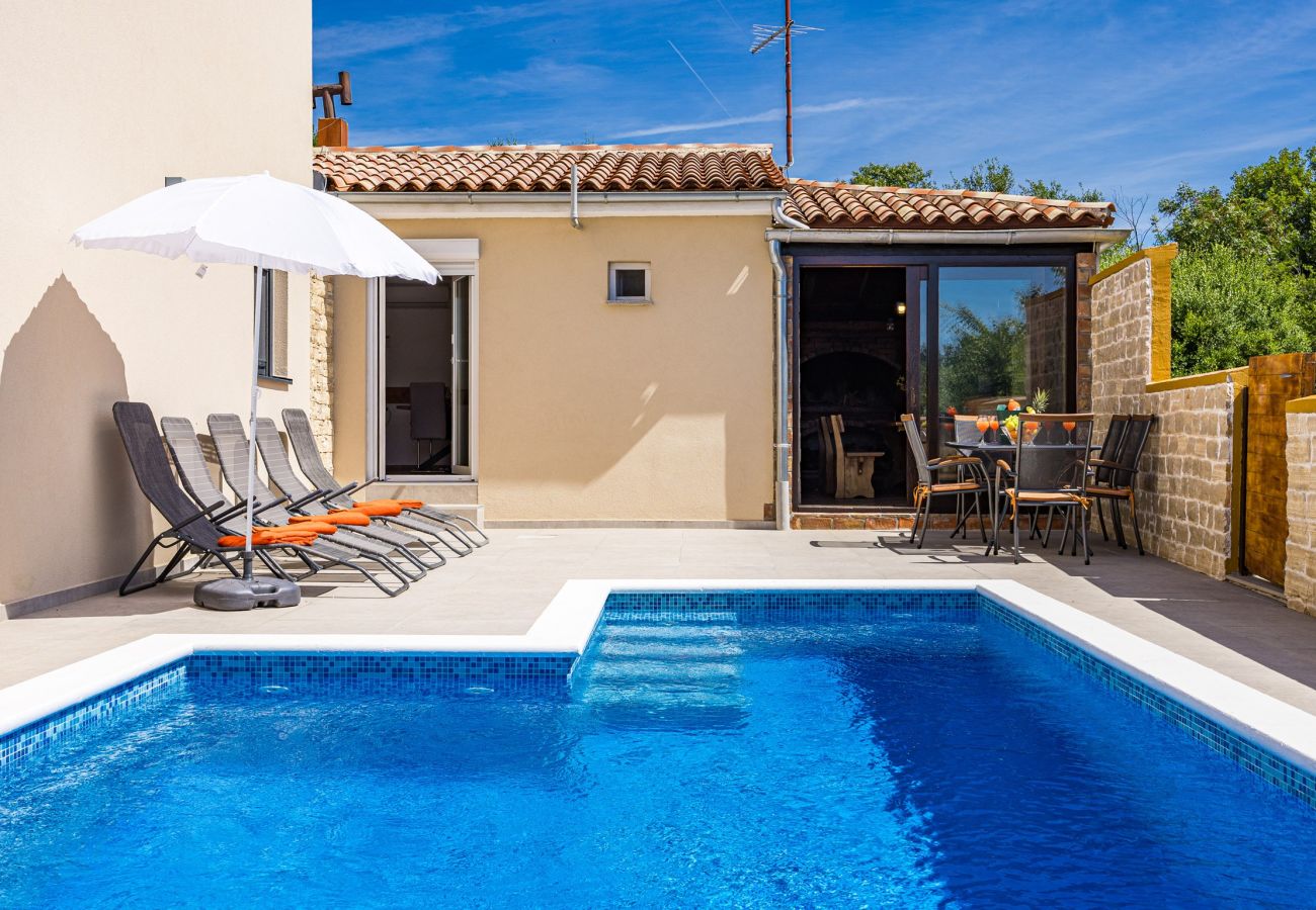 House in Pula - Holiday Home Mario with Private Pool