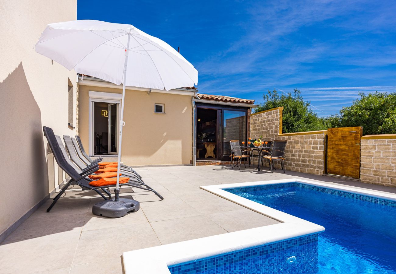 House in Pula - Holiday Home Mario with Private Pool