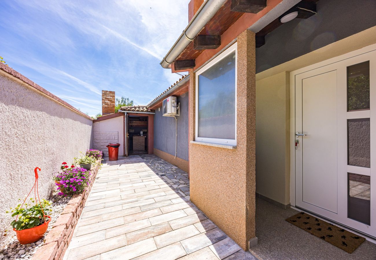 House in Pula - Holiday Home Mario with Private Pool