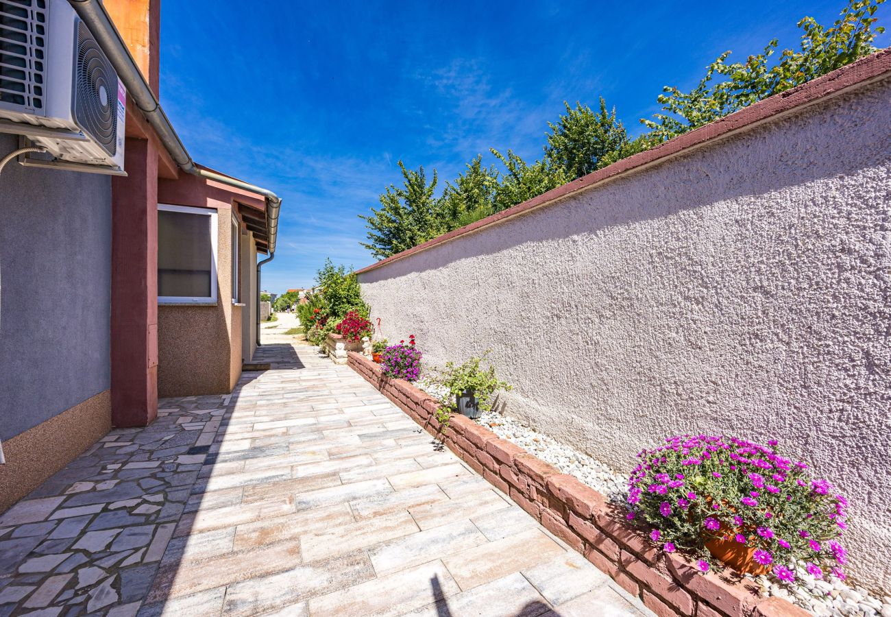 House in Pula - Holiday Home Mario with Private Pool