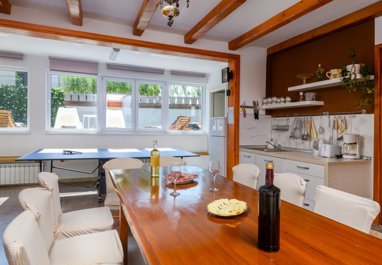 Apartment in Pula - Cozy Apartment Luka with Shared Pool and Gym