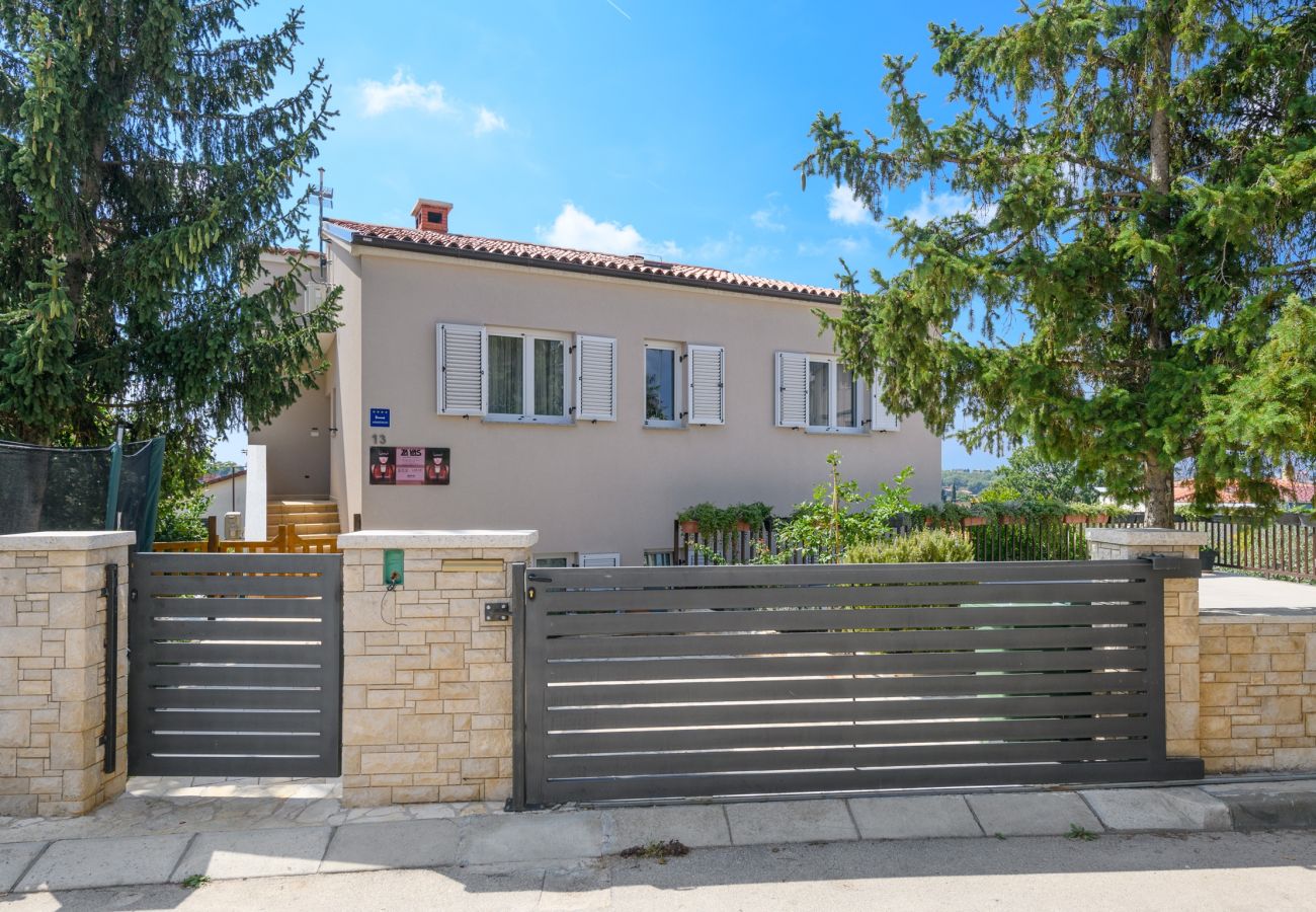 Apartment in Pula - Cozy Apartment Luka with Shared Pool and Gym