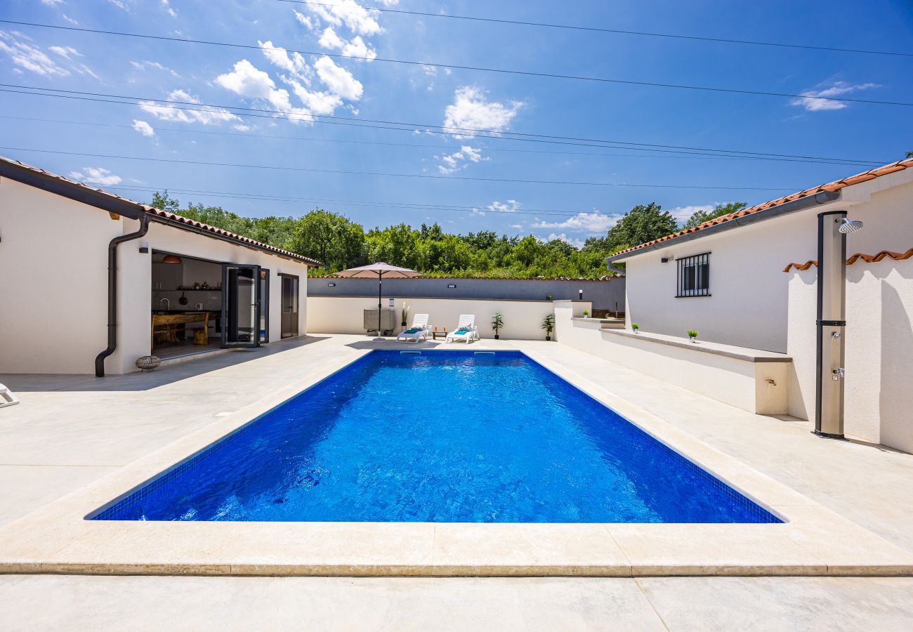 House in Boljevici - Nature Lovers Retreat - Casa Irena with Pool