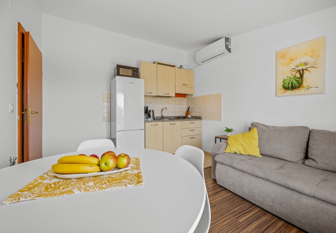 Apartment in Galižana - Apartment Vito with Balcony