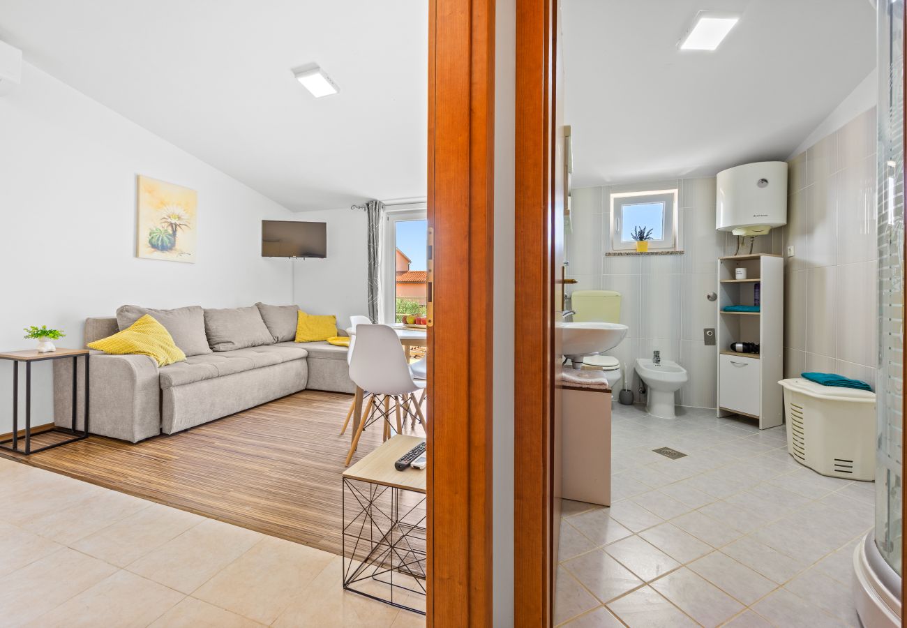 Apartment in Galižana - Apartment Vito with Balcony